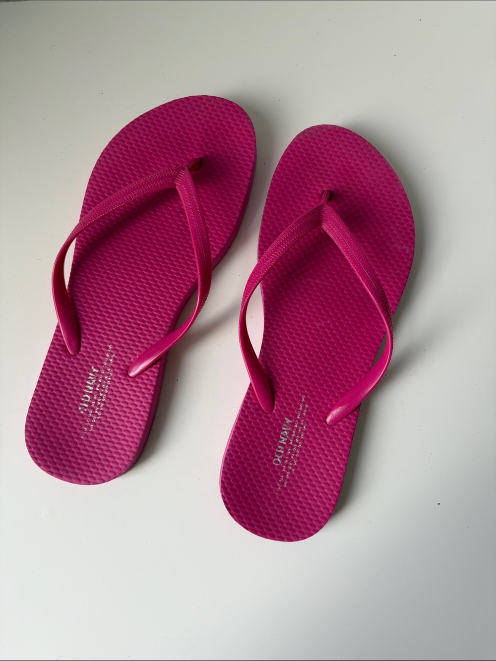 Old Navy Women’s Hot Pink Flip Flop Sandals